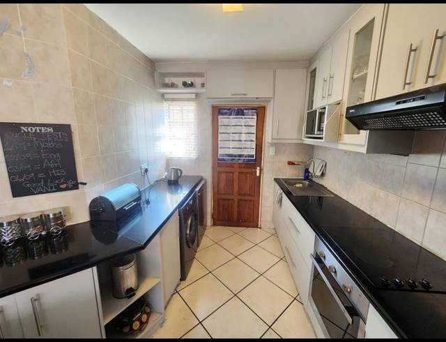 2 BEDROOM TOWNHOUSE FOR SALE IN SOUTH CREST